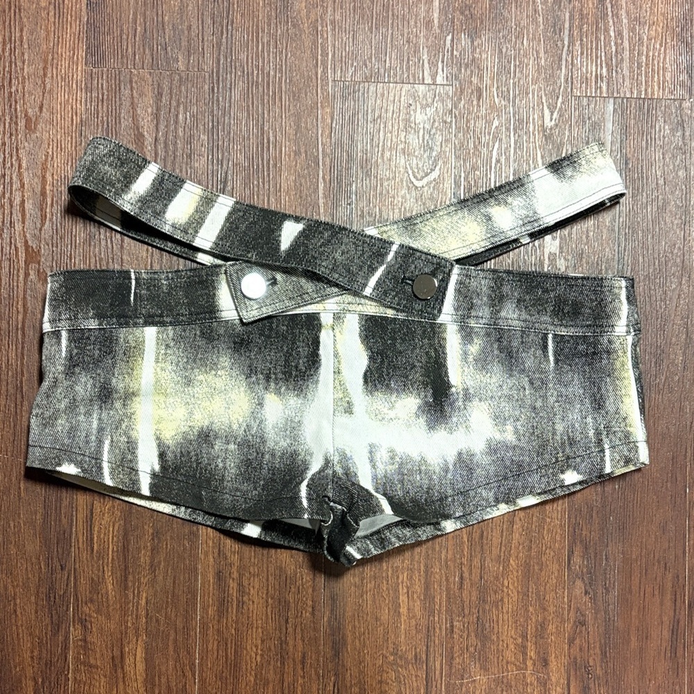 Pretty Little Thing Black and White Tie-Dye Shorts